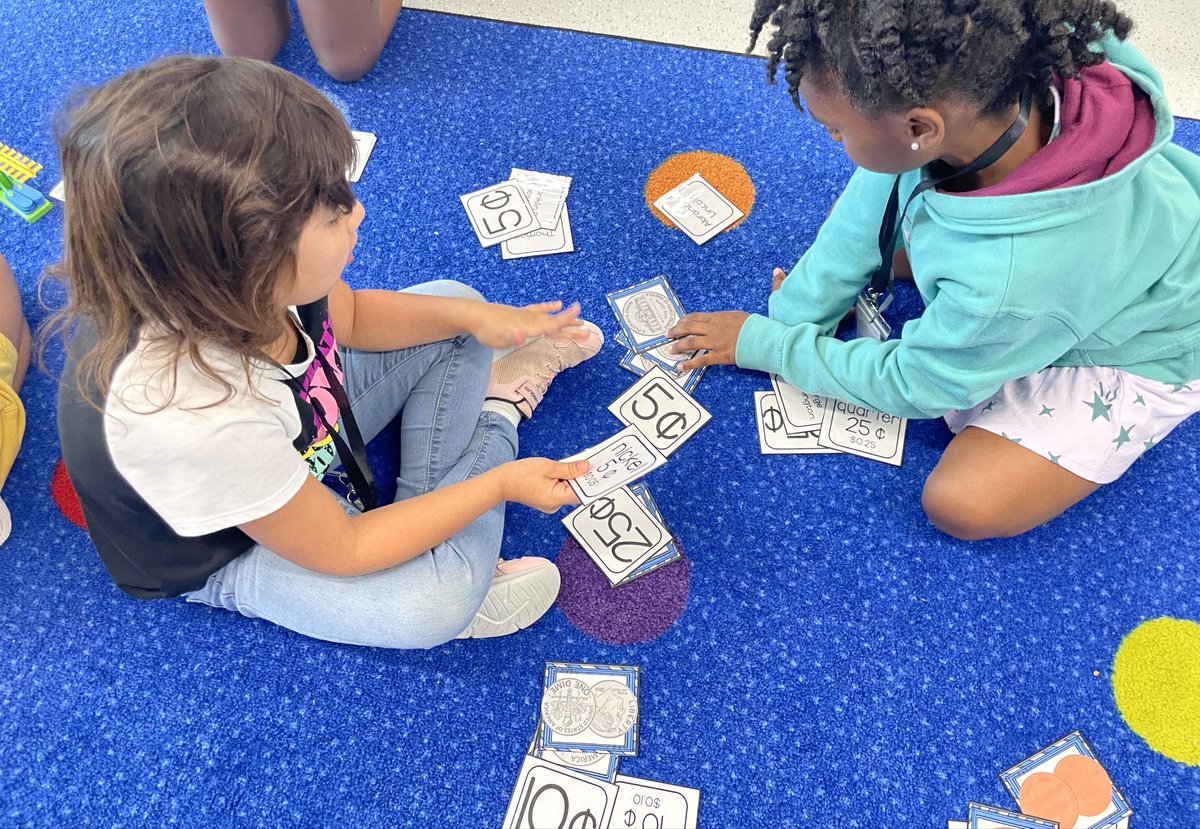 MrsBergman93's tweet image. I love the way they work together during math! #firstgrade #MarchMathMadness @HumbleISD @HumbleISD_LLE @MavoAntonietta @HumbleElemMath