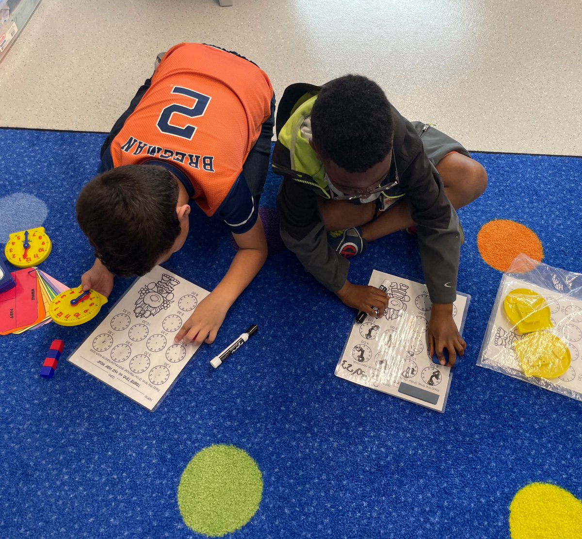 MrsBergman93's tweet image. I love the way they work together during math! #firstgrade #MarchMathMadness @HumbleISD @HumbleISD_LLE @MavoAntonietta @HumbleElemMath
