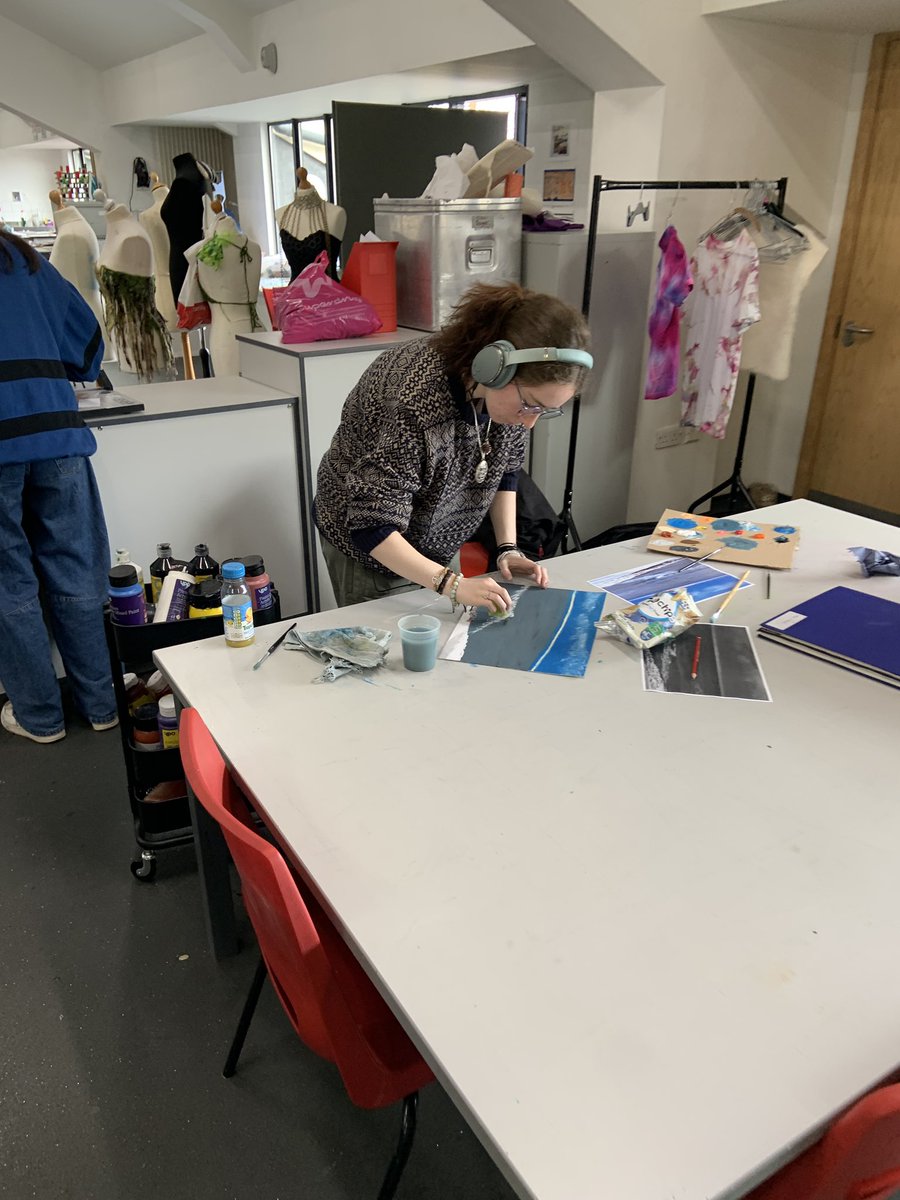 Great to see so many GCSE Art pupils <a href="/Tranby_Art/">Art Department</a>  <a href="/Tranby_school/">Tranby</a>  joining us for our 2-day Easter Art workshop.  Some super work emerging😃🎨🖌️