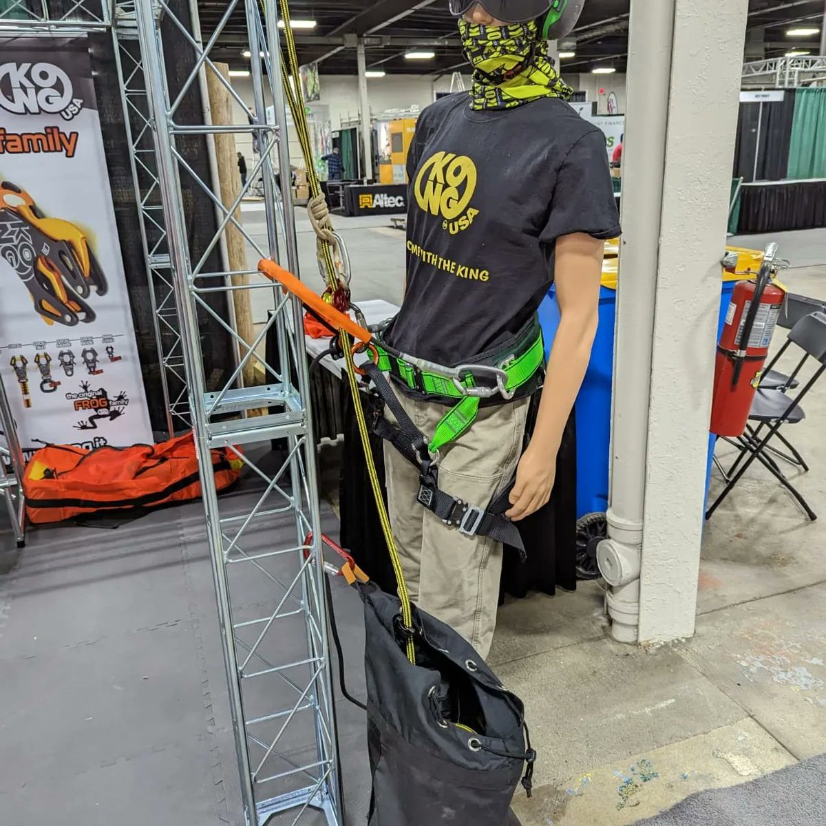 KongUSA's tweet photo. Kong USA at the Arbor Expo in Springfield, MA showing off some new gear!
#Arborexpo #KongItaly #KongUSA #ARBORIST #treecare #climbatree https://t.co/h49IQw6XJN