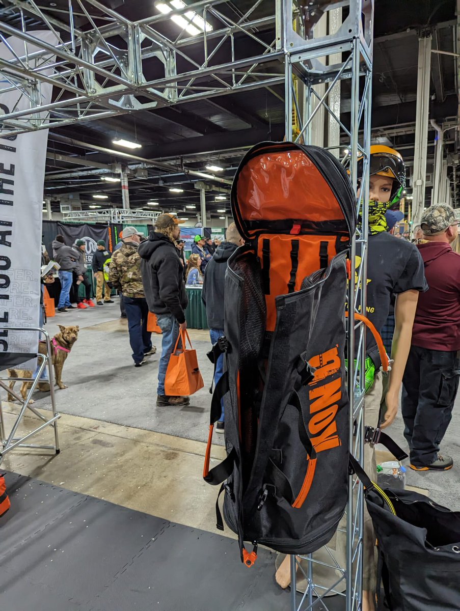 KongUSA's tweet photo. Kong USA at the Arbor Expo in Springfield, MA showing off some new gear!
#Arborexpo #KongItaly #KongUSA #ARBORIST #treecare #climbatree https://t.co/h49IQw6XJN