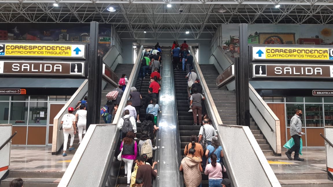 MetroCDMX's tweet photo. Continúan las acciones preventivas y correctivas en escaleras eléctricas, al momento, el porcentaje de equipos en funcionamiento es del 94.22%, 5.78% restante en rehabilitación y en casos específicos en proceso de sustitución. https://t.co/v7W9KDOghC