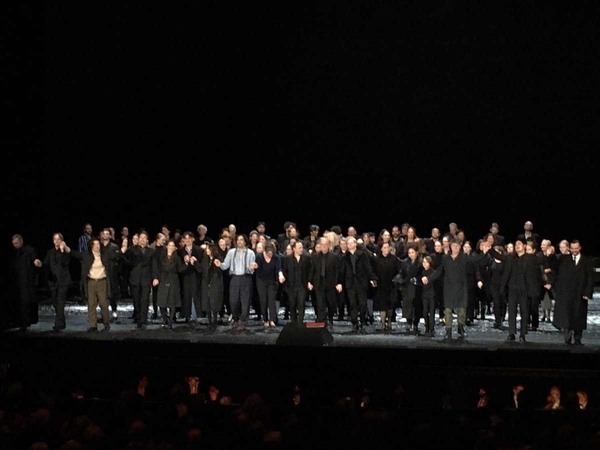 #AxelRanisch turns #IlTrittico @staatsoperHH in memorial eve 4 fictional actor Chiara de Tanti as frame story; 3 parts aspects of her life. Too bad they are still a bit lame directed, some interconnections. Amazingly  ✨ conducting #GiampaoloBisanti, sharp, precise bt w emotion.