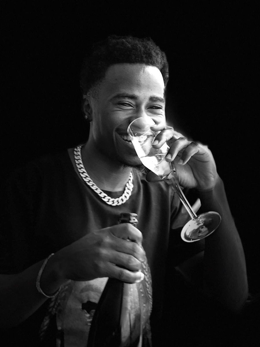 JadenyOfficial's tweet photo. As simple as taking wine 🍷 😂 https://t.co/SPUjh7vgwq