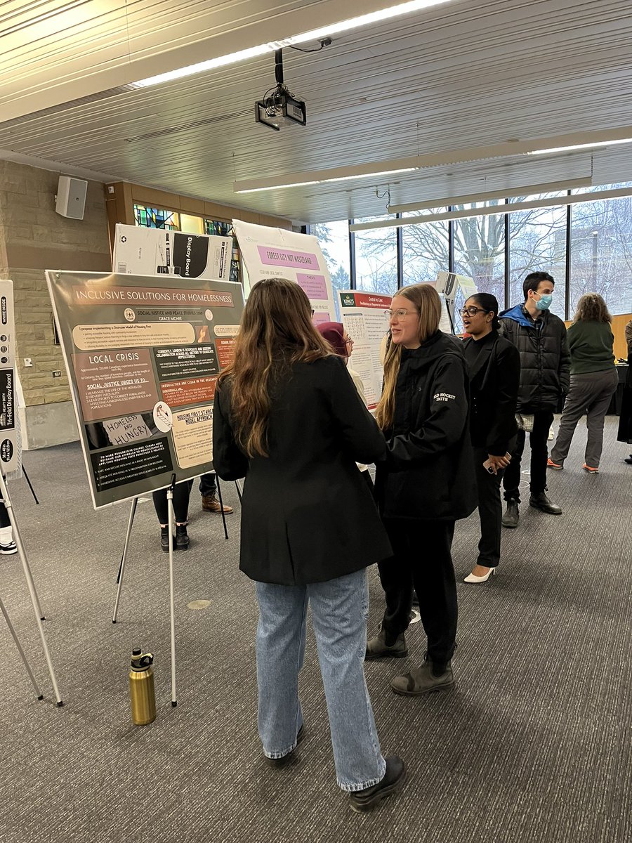 Students had a very successful Community Impact Project Showcase today. Thank you to the ymany community members, politicians, staff snd faculty who stopped by to speak with students. #experientiallearning #ldnont @KingsAtWestern