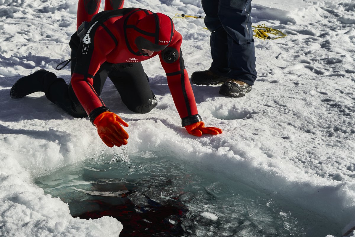 Asclepios Mission (@asclepios_epfl) on Twitter photo ❄️During the training our analog astronauts had to breach the ice and create holes for the divers to submerge into the water. Three holes were sawn into and a rope was stretched under the ice as a guide.
📷 (<a href="/severin_jakob/">Severin Jakob</a>)
#asclepios #environment #analogmission ❄️During the training our analog astronauts had to breach the ice and create holes for the divers to submerge into the water. Three holes were sawn into and a rope was stretched under the ice as a guide.
📷 (<a href="/severin_jakob/">Severin Jakob</a>)
#asclepios #environment #analogmission