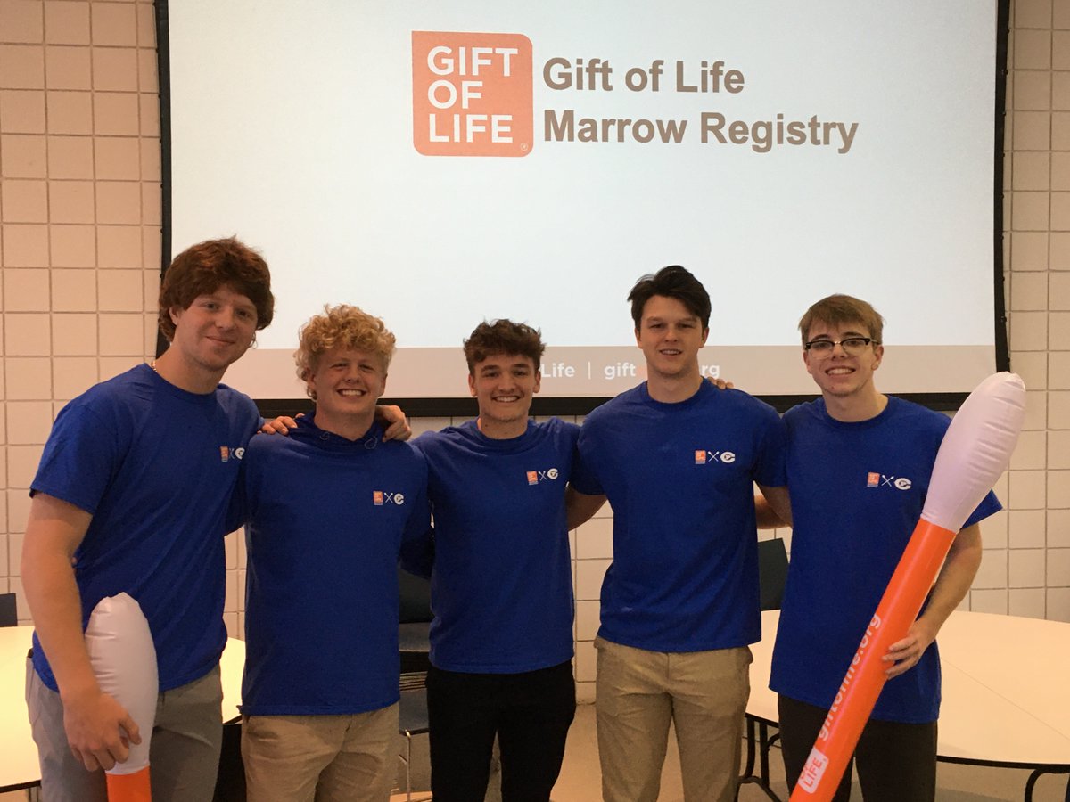 CP_Ministry's tweet photo. Thanks to the seniors who helped organize the Gift of Life Marrow Registry event today! @GiftofLife @CreightonPrep @gocreightonprep https://t.co/Xn80BWRYIy