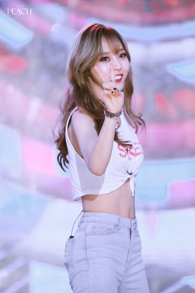 kula0228's tweet photo. 𝐇𝐚𝐩𝐩𝐲 𝐀𝐩𝐫𝐢𝐥 𝐅𝐨𝐨𝐥’ 𝐬 𝐃𝐚𝐲 

#마마무 #문별 
#MAMAMOO #MOONBYUL https://t.co/Sw5yq6Xsug