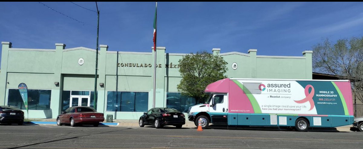 Ricardo1Pineda's tweet photo. Con gran participación de. nuestra comunidad @consulmexdou realizamos en este momento una feria de salud con servicios gratuitos de vacunas anti-COVID y Flu, mamografías, salud mental, y prevención de adicciones; y detección de VIH. Ven, no necesitas cita! #IME_SRE #VDS @luisgure @EmbamexEUA