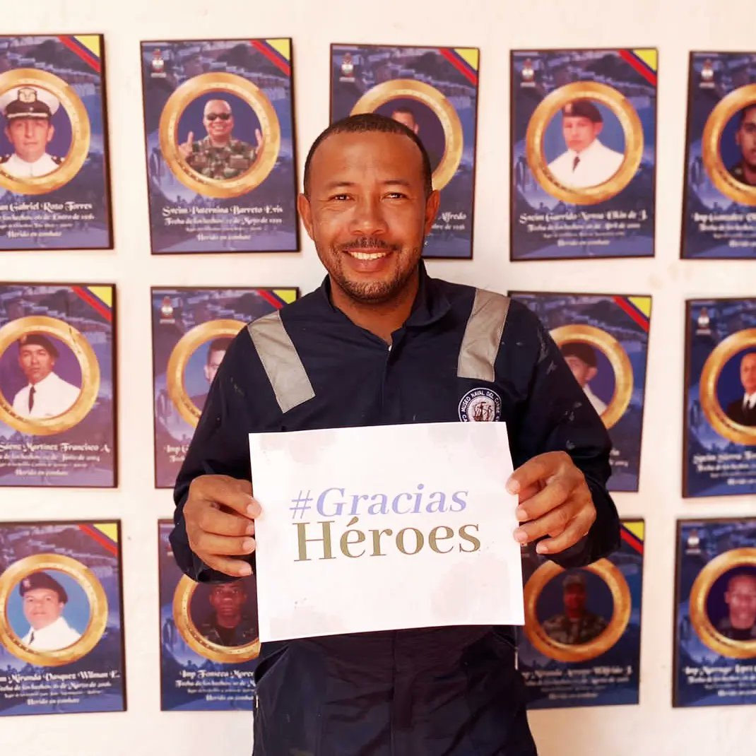 Museo_NavalCart's tweet photo. Nos sumamos a la campaña #GraciasHéroes, reconocemos el trabajo, entrega y sacrificio de nuestra Fuerza Pública Colombiana. 🇨🇴🙏

Gracias por cuidarnos, por regalarnos tranquilidad, sobreponer nuestras familias a las suyas, defender nuestro país y no quebrantarse. 💛💙❤️ https://t.co/zsyvnCNYmx