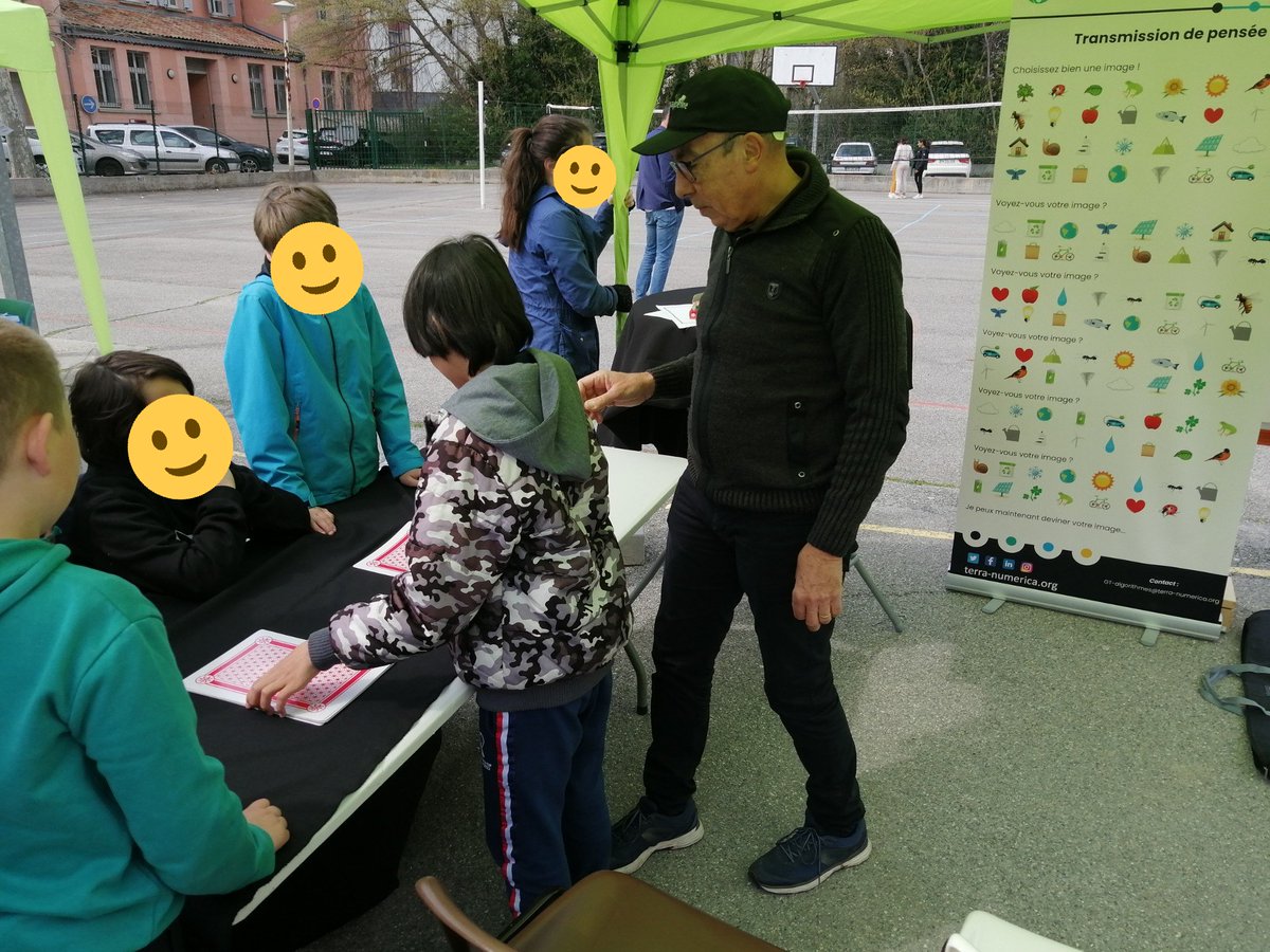 DranePaca's tweet photo. @ScienceTourTN @Terra_Numerica
Avec le camion @petitdebpaca
✔️ activités débranchées
✔️ atelier webradio
✔️découverte de fablab https://t.co/diPqZwyhSl
