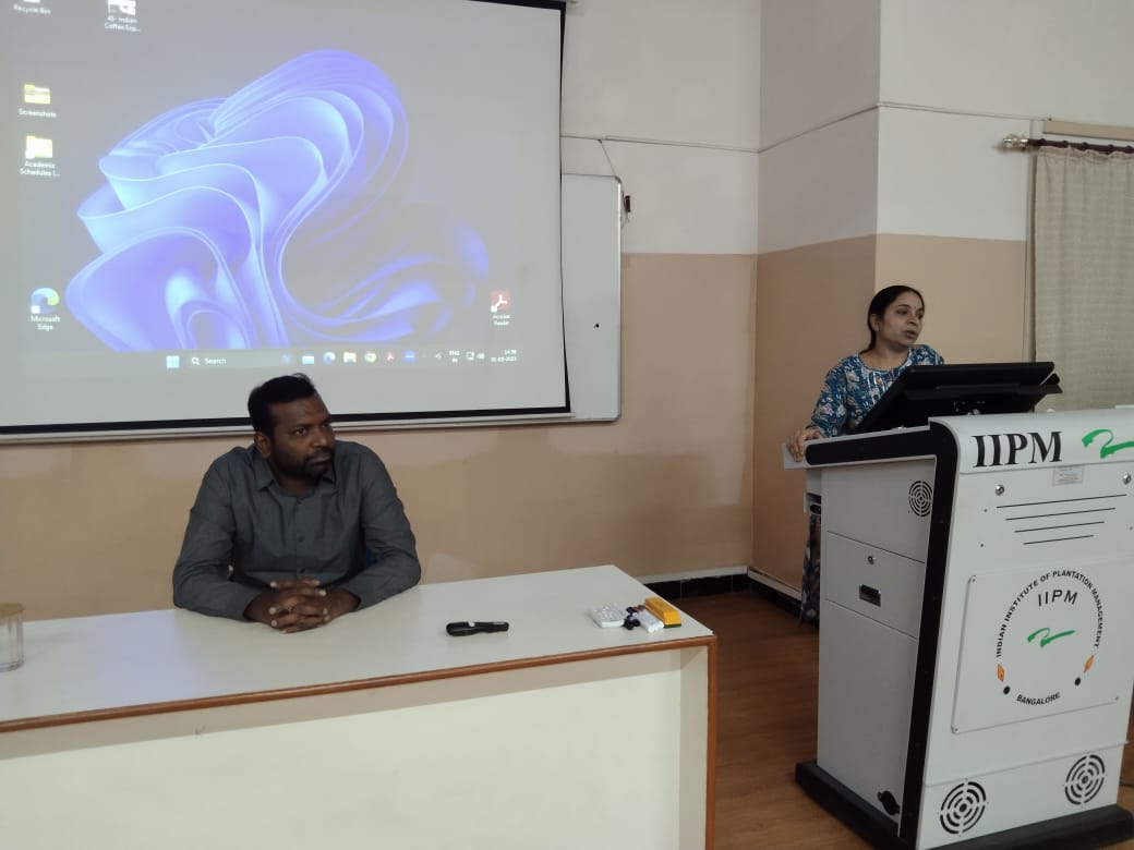 iipm_bangalore's tweet photo. Mr. Venkat Raman from #IFHD #Bengaluru spoke on "#strategies for #Sustainability of FPOs" .His talk shared #experiences and #challenges, #inspiring a new #perspective on #FPOoperations.
IIPMBians extends #gratitude to Mr.Raman and Dr.Shilpa K for organizing #theevent . https://t.co/BI3xMsILzF