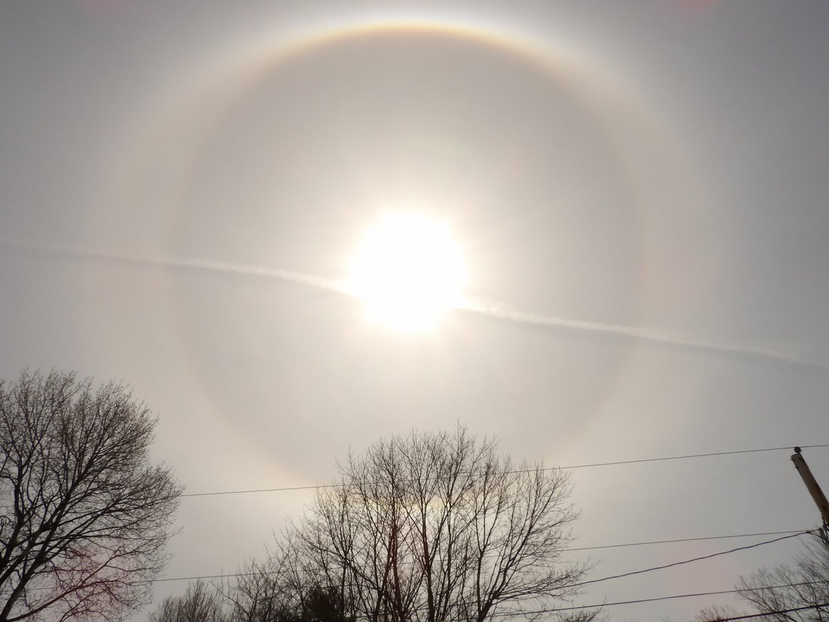 A beautiful halo over Plymouth, NH this afternoon! #nhwx

📸: iPhone 12 & Nikon Pixapro