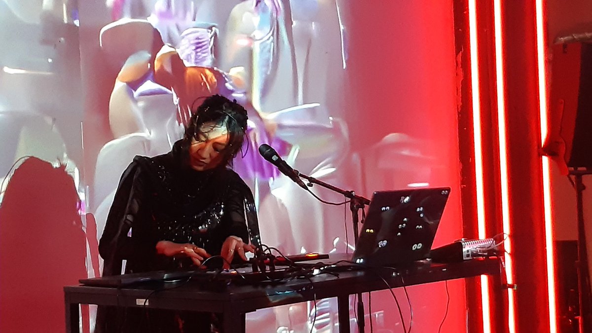 TARartRAT's tweet photo. ๐คฉ๐ amazing performance by #portraitXO @FactoryBerlin https://t.co/zQOGo1QqCg
