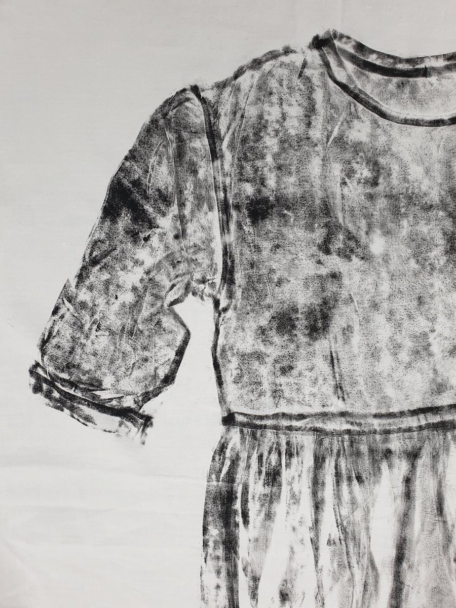 thatwendyward's tweet photo. The work I've been doing over the past 2 weeks with classmates from my PhD feels significant. It's going to take me a while to process as it's bursting with rich information. Nothing beats being in the same room with people 🖤 @S1Artspace #practicebasedphd #researchingwithclothes https://t.co/CE15NGkrED