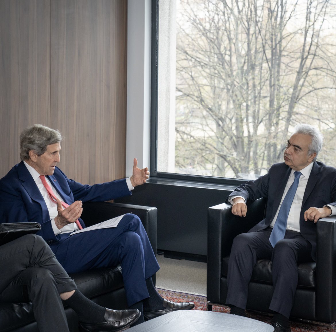 Honoured to welcome US Special Presidential <a href="/ClimateEnvoy/">Climate at State</a> John Kerry to <a href="/IEA/">International Energy Agency</a> HQ in Paris

We had a comprehensive discussion on the upcoming new edition of our Roadmap to Net Zero by 2050, how to ensure a successful #COP28 &amp; the role of oil &amp; gas producers in the energy transition