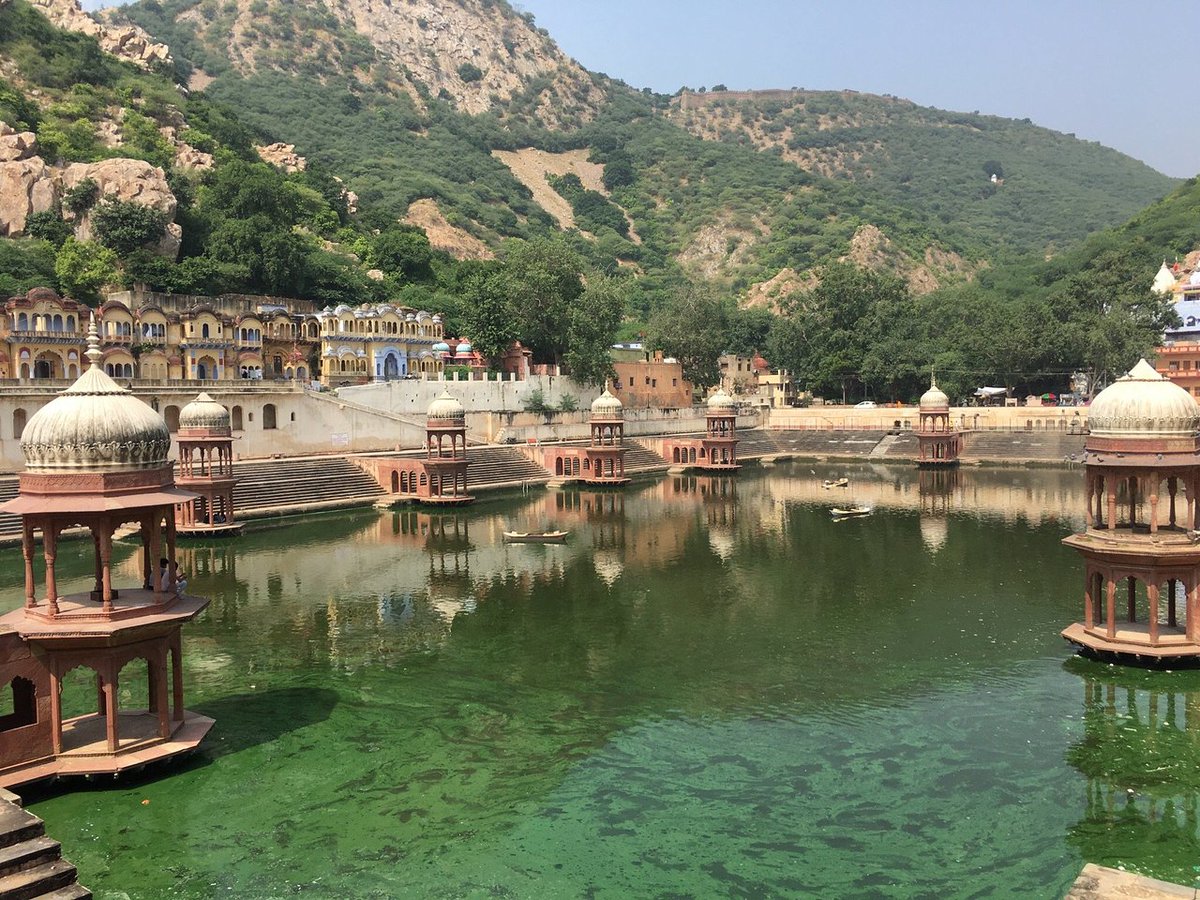 anilkumarsonii's tweet photo. - चार सबद मेवाती का..
🙏🏻
कोई रूसगो आपसूं
वाकू हेत सूं राजी करो..

जो ओजू नह आ बाळो होय
वाकी याद मह राजी रह्वो..

काल कुणनै देख्यो
आपणा आज मह राजी रह्वो..
✍ अनिल कुमार सोनी https://t.co/FOL5omWR0m