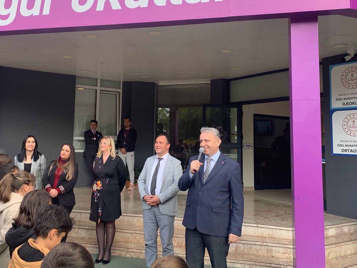 UOMuratpasa's tweet photo. Uğur Okulları Genel Müdürü Sn. Mustafa Çakır kampüsümüzü ziyarette bulunarak törende bu yıl LGS'ye girecek 8.sınıf öğrencilerimize başarı dileklerinde bulundu. Tüm öğrenci ve öğretmenlerimize başarılar diledi. https://t.co/1CNHyNhixi