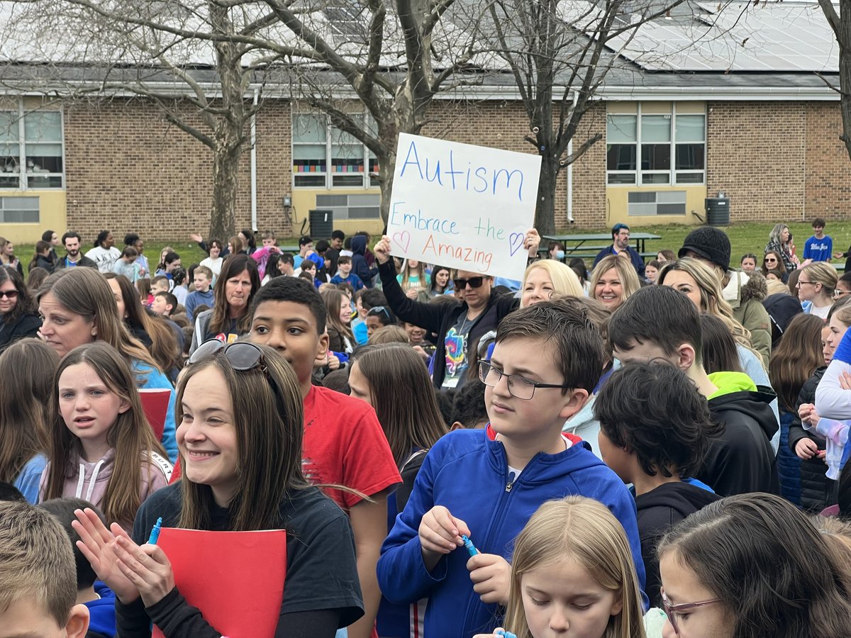 WeAreEGTSD's tweet photo. We celebrated #AutismAwareness  with #BubblesforAutism.  Thank you to @BobKellyFOX29 for leading our celebration! #egtsdproud  #acceptance  #AutismAcceptance #DisabilityAwarenessMonth https://t.co/xQsttv8h7b