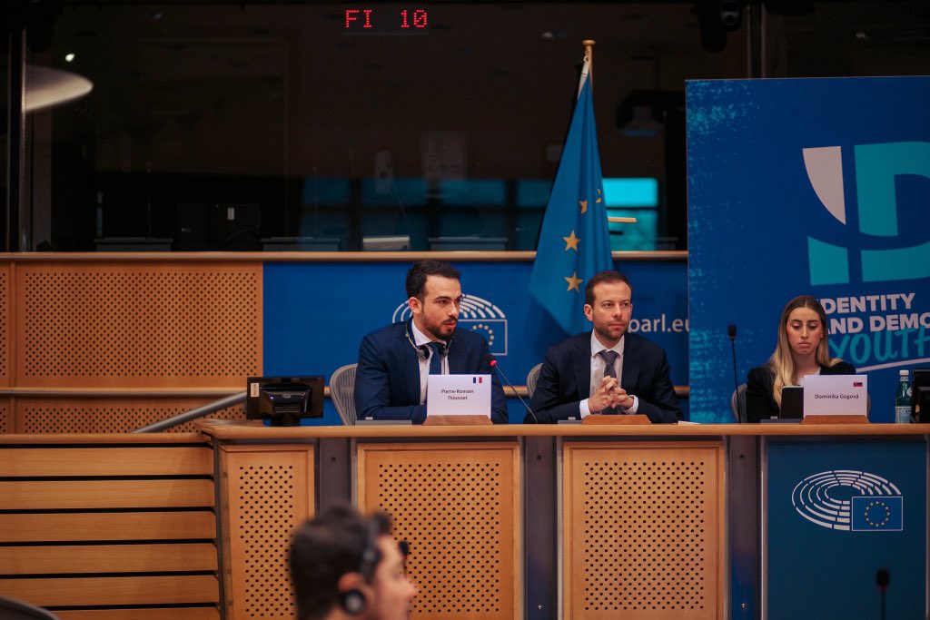 RNJ_off's tweet photo. Avec nos alliés européens du @IDParty_ à #Bruxelles, nous portons la voie d’une Europe des nations, respectueuse des peuples, de nos identités et de nos libertés. https://t.co/EXgRZLR1el