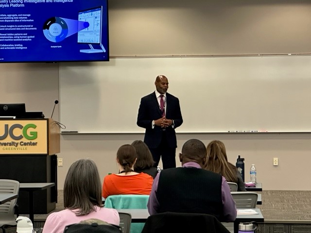 i2_group's tweet image. Some photos from today&apos;s well attended session at the @CarolinasCrime conference - A talk by Roger Stokes and Jean-Marc Vergans demonstrating i2 Analyst&apos;s Notebook. Find out more about products on our website bit.ly/3TYStSB  #CCAA #i2AnalystsNotebook