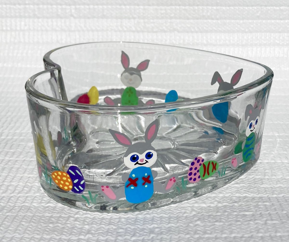 Easter bunny bowl etsy.com/listing/117342… #easterbunny #eastercandydish #easterdecoration #SMILEtt23 #heartbowl #homedecor #paintedglass #eastergift