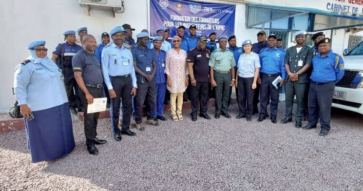 AA_DCAF's tweet photo. Kinshasa: clôture de la Formation des Formateurs NIVEAU II de 20 Inspecteurs de la #PNC aux côtés de la # MONUSCO-UNPOL, qui s’inscrit dans le cadre de l’appui du #PARPIII au renforcement des capacités de #Inspection Générale à jouer pleinement son rôle. https://t.co/A0nztb6FX2