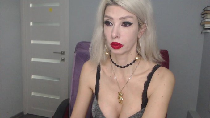I'm online @MyFreeCams! #onmfc https://t.co/PlGLdxpm31 💚 https://t.co/vZUmWuYjPl<a class="tags" href="/tag/myfreecams">@myfreecams</a><a href="/tag/onmfc"class="tags">#onmfc</a>