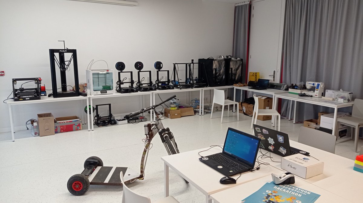 mobilab66's tweet photo. C'est parti pour le #Hackathon dédié au #sport pour le #handicap tout le weekend, on vous attend 😉, c'est a l'espace jeunesse de Cabestany que ça se passe ⚒️ https://t.co/QuLdLpMJJ1