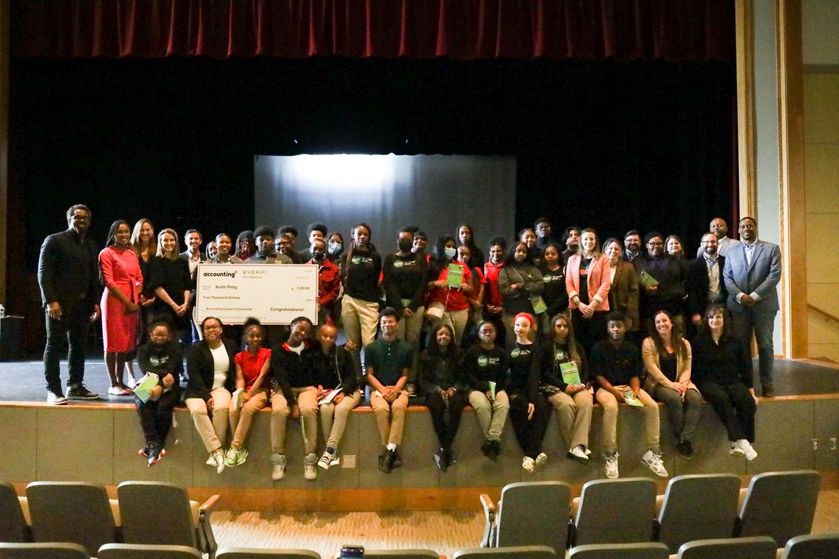 TeaganTheDL's tweet photo. This event was one for the books! @hdwoodsonshs students were so thoughtful and @DhaniJones was the most entertaining MC. My favorite part was surprising one student with a $5,000 scholarship. I appreciate @TheCAQ, @dcpublicschools &amp; @EVERFIK12 for making this come to life! https://t.co/PJMnWAHy8r