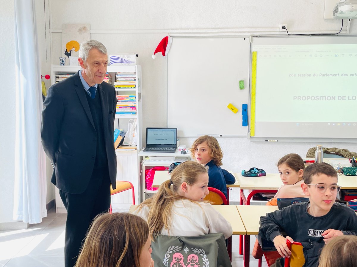 Castellani_'s tweet photo. A l’occasion de la 26eme session du «Parlement des enfants», j’ai eu la chance de rencontrer les élèves de l’école Primaire Braccini de Guaitella qui représenteront la Corse à travers leur proposition de loi visant à instituer dans le primaire un conseil de la vie des écoliers 👏 https://t.co/TVPgvJyV4C