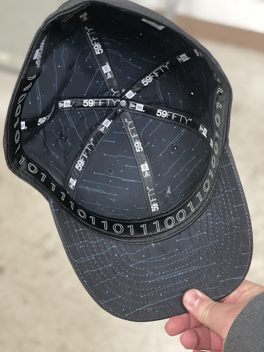BRKCP_'s tweet photo. It’s #DionicDay on #FittedFriday and @DionicWorldwide is dropping two new fitteds over at https://t.co/HlSp4Dwmw4 . This hat today though is some heat! #HatTwitter #HatHead #Tron https://t.co/2KbSqpcHpv