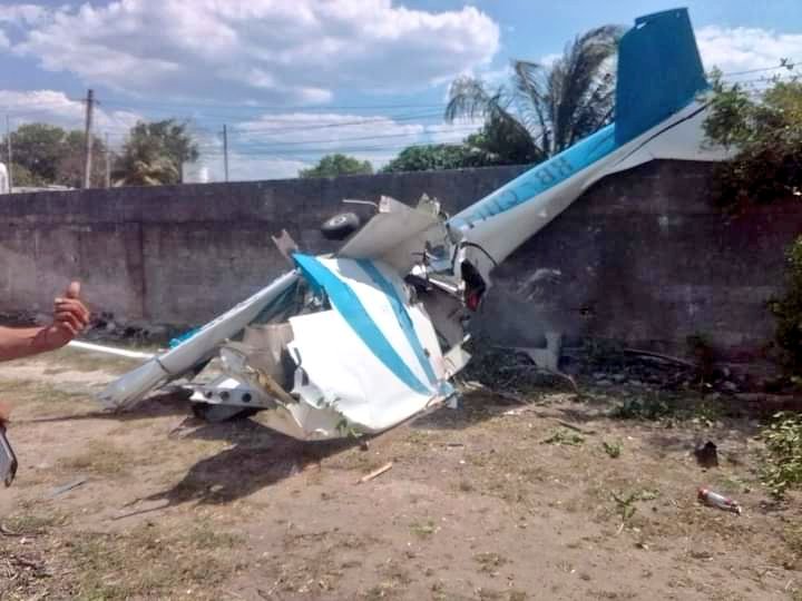 ivancp25's tweet image. #AccidenteAéreo de un avión #Cessna150 C150, con 2 pilotos a bordo, de la  Escuela de Pilotos #Ifly. Se han estrellado hoy al Oeste de #Mérida en #México en un vuelo de instrucción. Los pilotos han sido evacuados a un hospital. 31-03-23