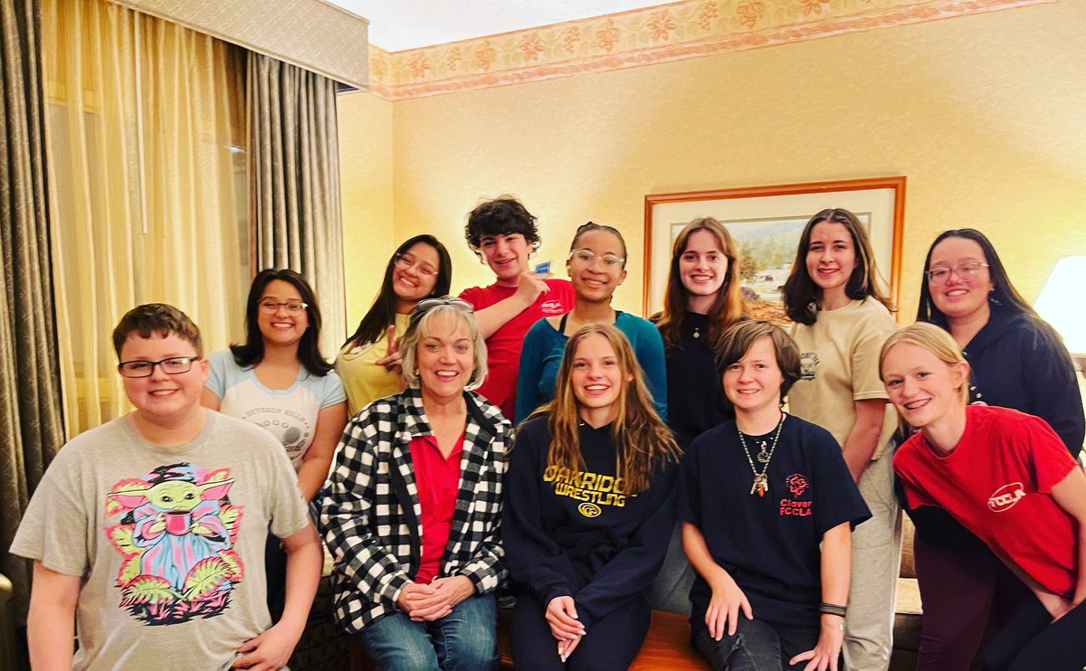 cloverhighcte's tweet photo. Mrs. Yommer and eleven of our FCCLA members are beginning their Spring Break in Charleston at the 2023 FCCLA State Leadership Conference! @clover_fccla #clovercte #stateleadershipconference #futureleaders #dedication #blueeaglesready2work https://t.co/sAxahwi1zz