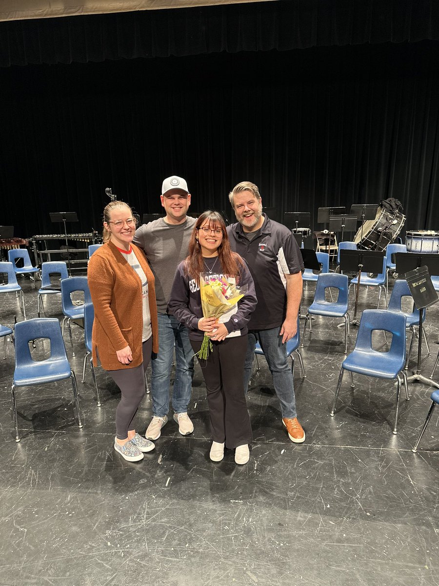 Michaeldmc1911's tweet photo. 🎉 Thrilled to see @UTAustin at Duncanville HS, awarding the Impact Scholarship to senior Natalia Ruvalcaba! 🌟 A big shout-out to our amazing GO Center team for their dedication to student growth! 🙌 #ImpactScholarship #DuncanvilleHS #GOcenter #StudentSuccess https://t.co/SpXyOFOdgu