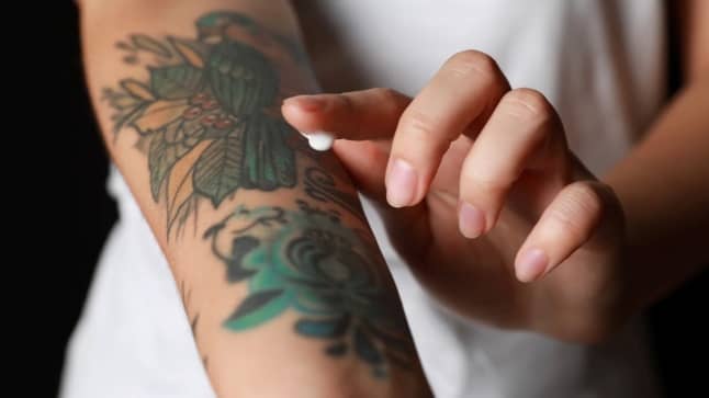 btzsanchez's tweet photo. Esta es la forma correcta de cómo cuidar la piel antes y después de un tatuaje https://t.co/cdlQFCypML https://t.co/nMNlPTnFnp