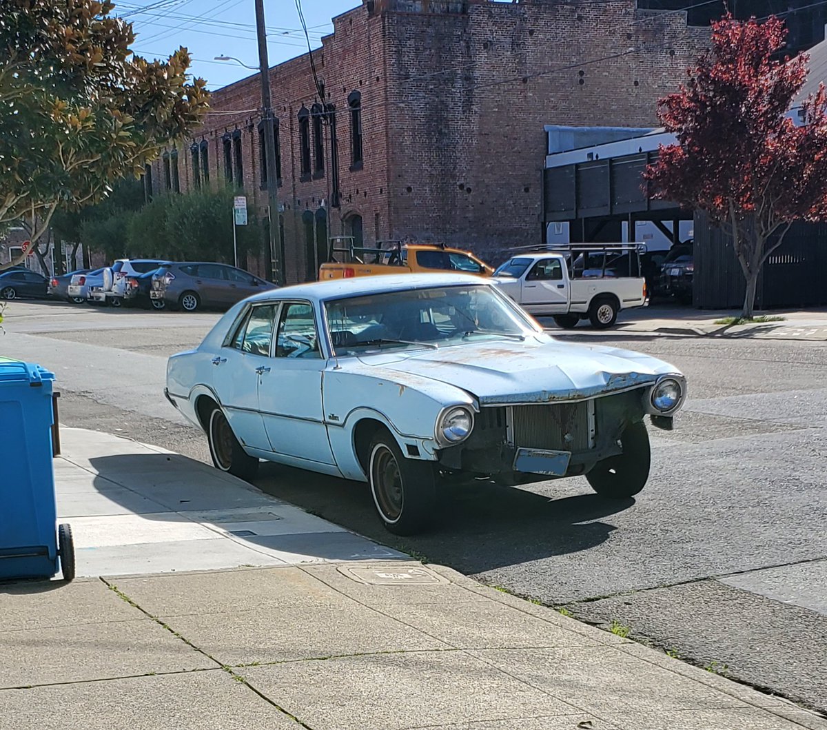 Tweet a random picture from your phone with no explanation