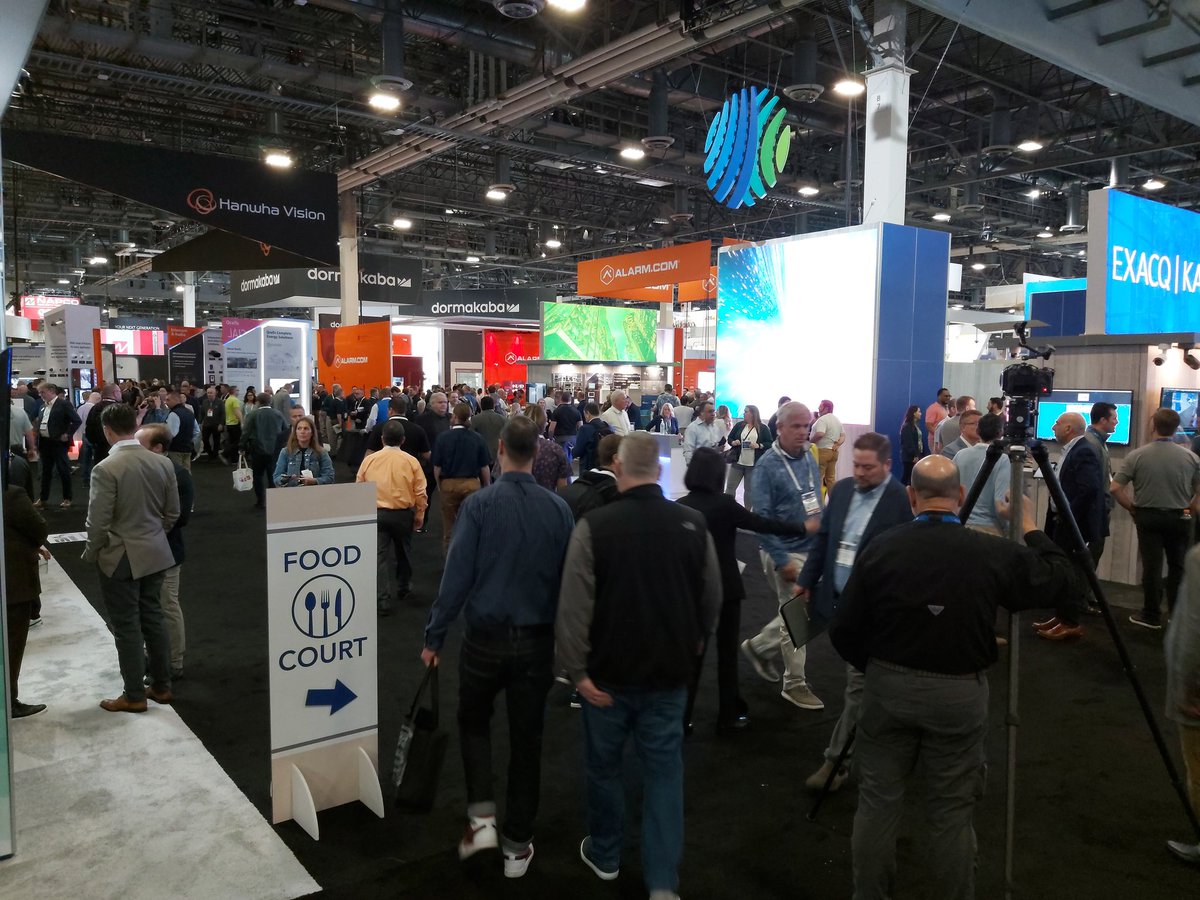 Rick_Batchelor's tweet photo. #wheelsup Heading home after a great few days #ISCWest2023 with some of the @RightCr0wd team. Was awesome to connect with some customers, and reconnect with some folks I have not seen in  few years. Until next year Vegas https://t.co/CUPlKkoxRk