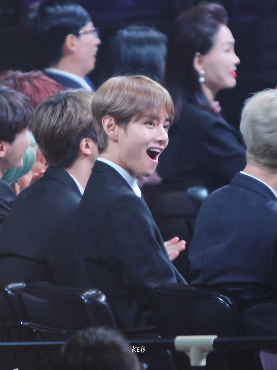 Hydebin's tweet photo. #AprilFoolsDay #만우절
#뷔 #김태형 #V #TAEHYUNG https://t.co/EbuE4Ci8pE