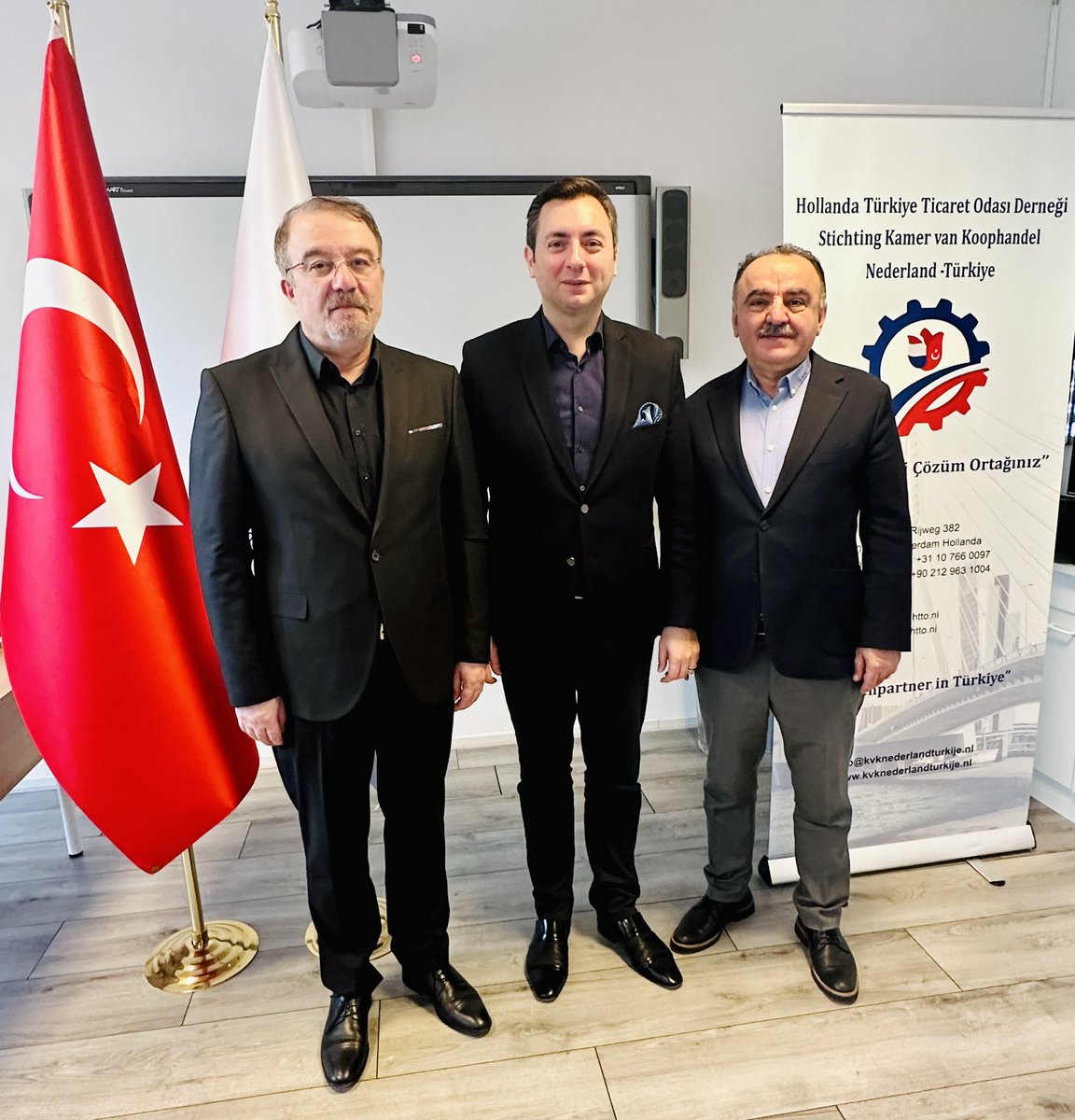 Hollanda’nın başkenti Amsterdam’da 2-3 Haziran 2023 tarihlerinde düzenleyeceğimiz Amsterdam Sağlık Turizmi Fuarımıza ilişkin çalışmalarımız kapsamında bu hafta ziyarette bulunduğum; T.C. Hollanda Büyükelçisi Sn. Selçuk ÜNAL’a T.C. Amsterdam Başkonsolosu Sn. Mahmut Burak ERSOY’a,