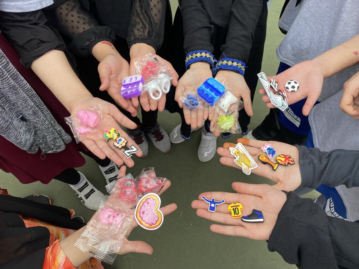 coachgroffMS's tweet photo. These kids have put in a lot of miles. Many students have completed between 6-15 miles! They earned some prizes today. We love @MarathonKids https://t.co/1vQHk4zJXQ