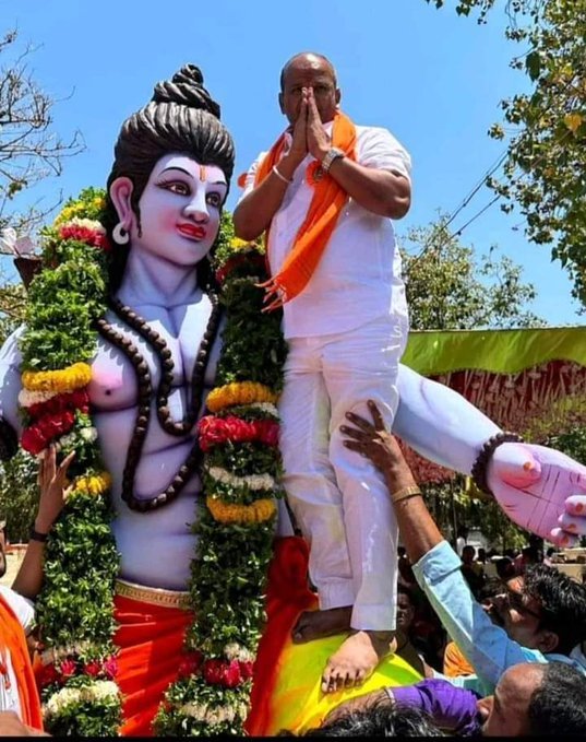 elvis_fernando's tweet photo. @aajtak @sudhirchaudhary https://t.co/oQKOR9uGjp