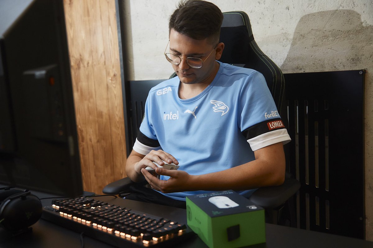 Żadna nie leży tak w dłoni jak Razer Deathadder V3 PRO 🤩 
xkom.me/agorazerwhite
#reklama #teamrazer #thisisesports