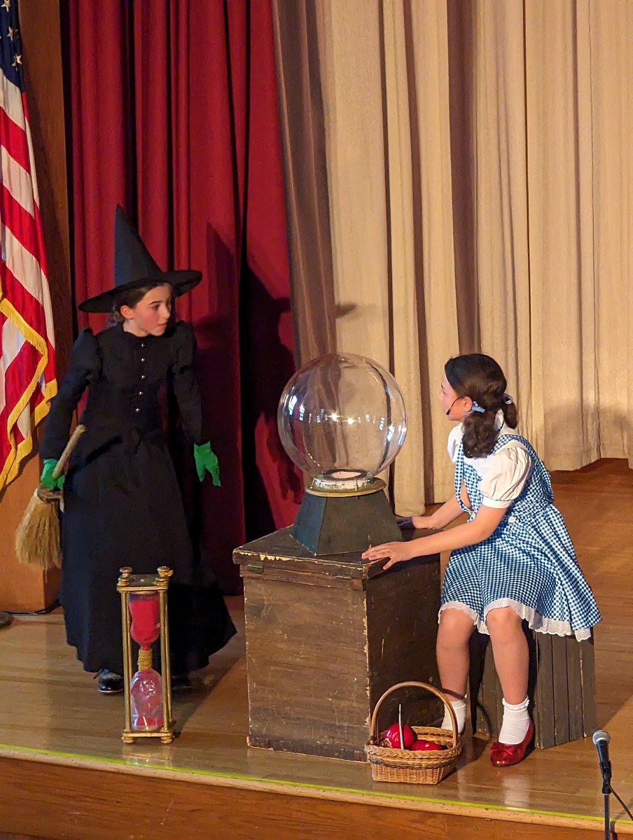 2BReading4Life's tweet photo. Absolutely loved every minute of this performance! Never been more #Proud2bNhpGcp
@NHPRoadSchool @teamhillside @GCPelementary @ManorOaksNHPGCP https://t.co/cfZv8G7oub