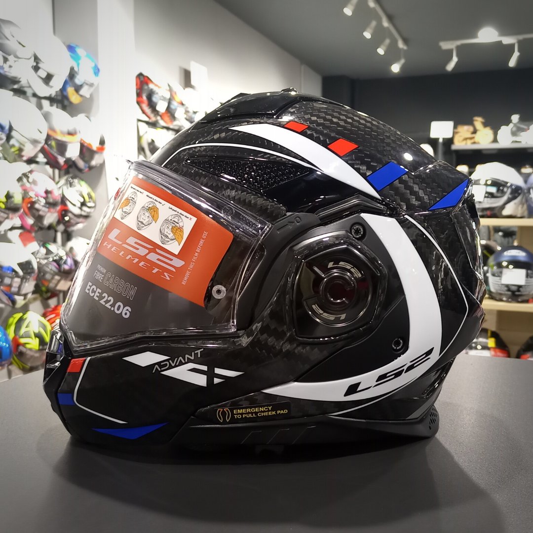 CiclosAlbacar's tweet photo. 💥 Uno de los cascos más esperados de esta temporada 🙌

El #𝐋𝐒𝟐 𝐅𝐅𝟗𝟎𝟏 𝐀𝐃𝐕𝐀𝐍𝐓 𝐗 𝐂𝐀𝐑𝐁𝐎𝐍 es el primer casco modular del mercado fabricado íntegramente en carbono. 

✅ Ya disponible en https://t.co/J6iJqhtk5r

#LS2Helmets #AdvantXCarbon #Moto #BikeLife https://t.co/sneqWIPawV