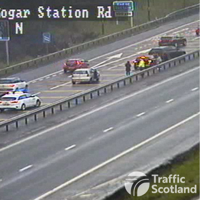trafficscotland's tweet photo. NEW❗ ⌚ 18:35

#M8 J1 approach to Hermiston Gait

The Eastbound carriageway lane 2 (of 2) is currently blocked due to a collision

Police are en-route

#TakeCare on approach

@SETrunkRoads https://t.co/w7SeWxnBl5