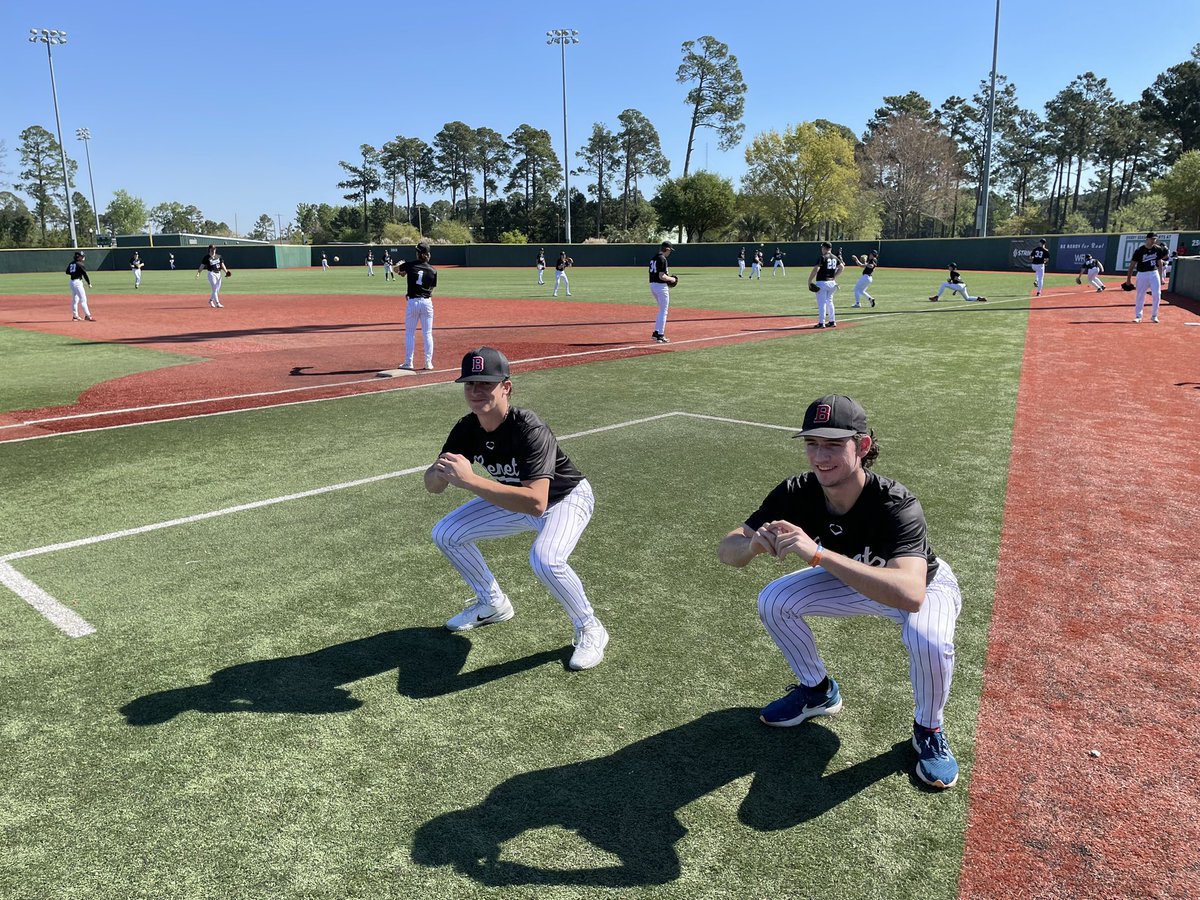 Wings close their spring break trip with a gritty 11-7 win over Erie (PA). Lakis gets the win out of the pen in his varsity debut. Bafia 3-3 with 3 RBI. DeWilkins on base 4 times. Rosenthal and Coffey go yard 💣 💣 Boys pumped for the bus ride with #tony