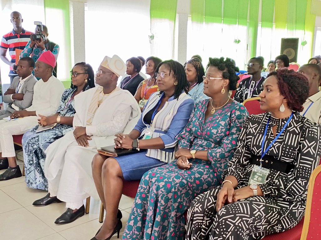 MediapartBenin's tweet photo. 🇧🇯 2EME FORUM WOMEN'S ENERGY NETWORK IN BÉNIN ( WENIB) À PORTO-NOVO : LE MINISTRE DE L'ENERGIE DONA JEAN-CLAUDE HOUSSOU HONORE DE SA PRÉSENCE L'ÉVÉNEMENT

Sous la houlette du Ministre de l'Energie M. @houssoudjclaude, l'Association Bénin Énergie présidée par Enock HOUHOUI org(..) https://t.co/YjoHm2ISaU