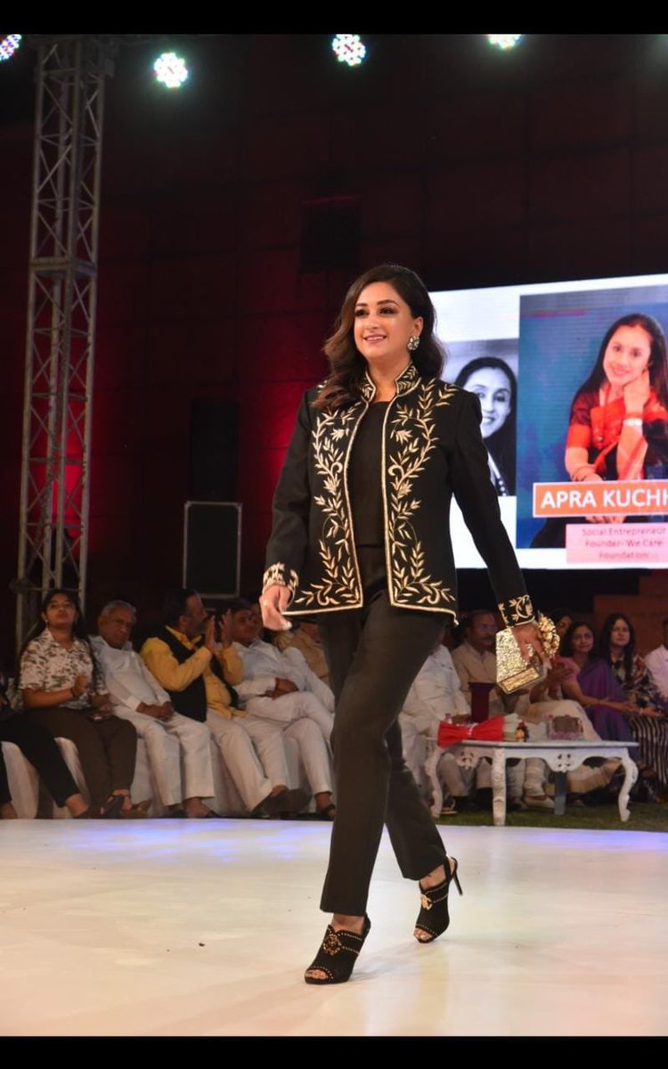 khadiboardraj's tweet photo. Khadi fashion Show held at Jawahar Kala Kendra on 29th March by Rajasthan Khadi &amp; Village Industries Board https://t.co/eA04dtMI3x