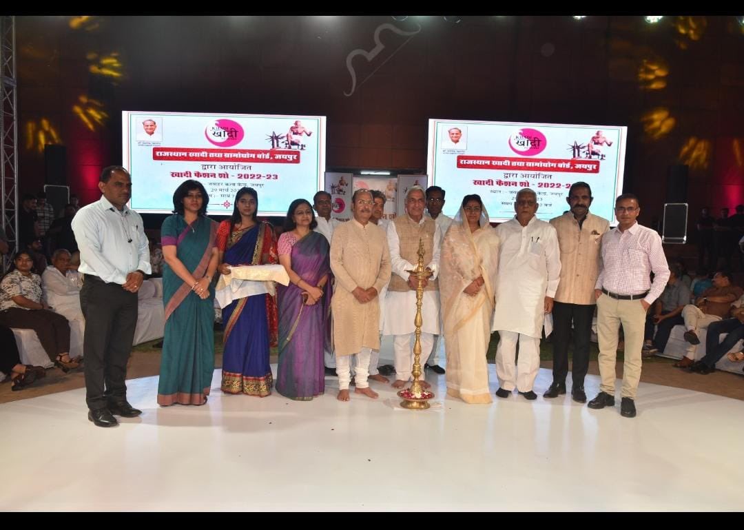khadiboardraj's tweet photo. Khadi fashion Show held at Jawahar Kala Kendra on 29th March by Rajasthan Khadi &amp; Village Industries Board https://t.co/N504T897en